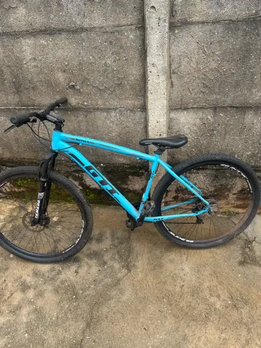 Bike GT Roma Aro 29 Freio a Disco
