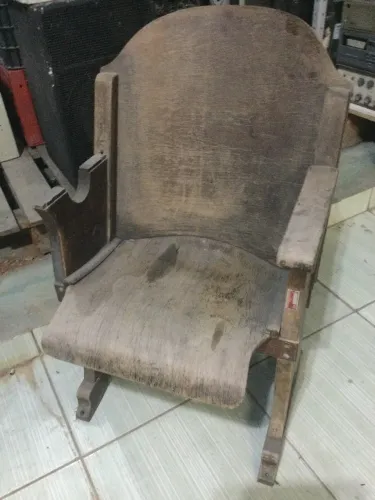 cadeira antiga para restauro.