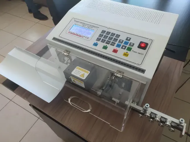 Máquina para Corte e Decape de Fios Elétricos até 8mm Nova