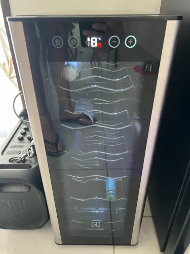 Adega Premium para Vinhos | 12 garrafas | Touch Screen | Estilo e Sofisticação