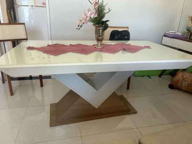 Mesa Com base (sem cadeiras)