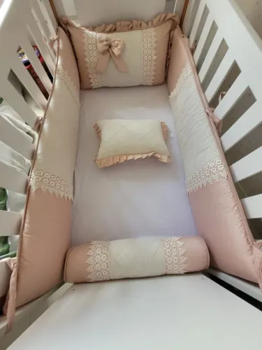 Kit Berço Luxo Clássico Menina com Renda - Rosê e Off-white (Perfeito Estado)