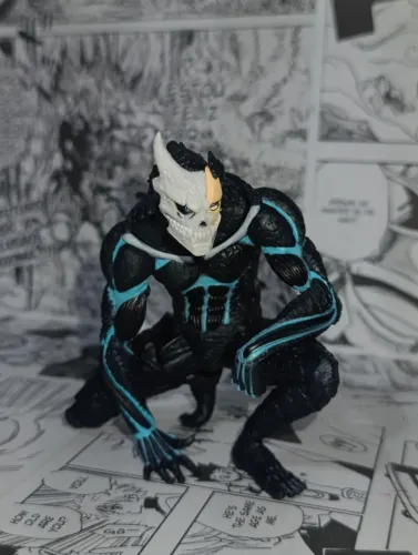Action Figure Kaiju No. 8 - Kafka Hibino Transformado