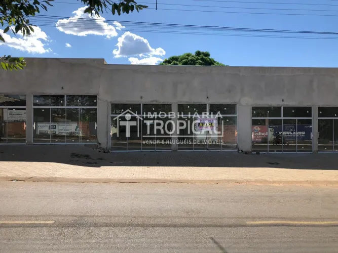Aluga-se sala comercial bem localizada no centro de Porto Nacional-To.