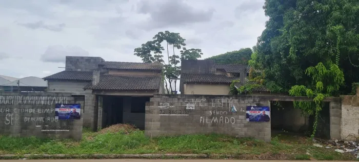 DUAS CASAS EM FASE DE ACABAMENTO PROXIMO AO SKATE PARK