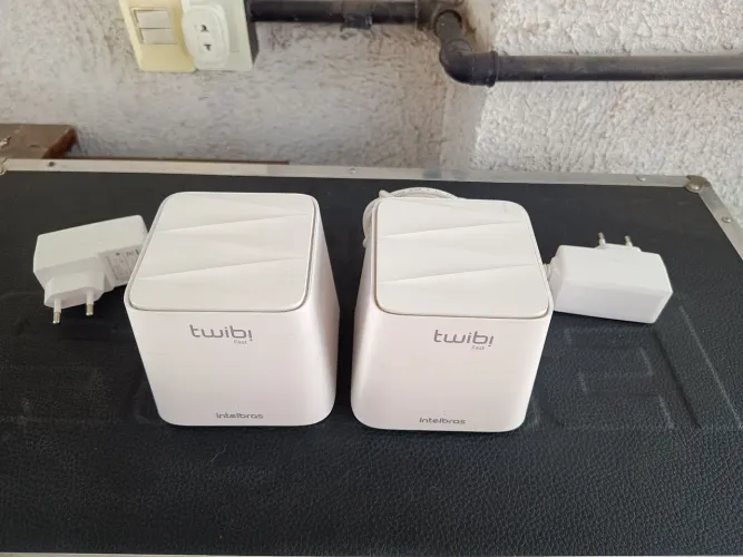 Vendo Kit Roteador kit Twibi Fast Wi-Fi 5 Mesh AC 1200 Intelbras, com fonte funcionando.