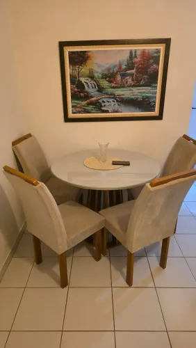 VENDO MÓVEIS  EM ÓTIMO ESTADO. CAMA, MESA, RACK E SOFÁ 