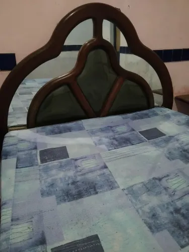 Cama casal de madeira com cabeceira 