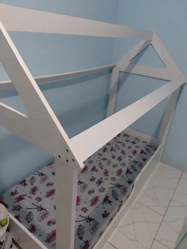 Cama montessoriana infantil