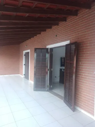 Sobrado para venda tem 250 metros quadrados com 3 quartos em Cidade Nova Jacareí - Jacareí
