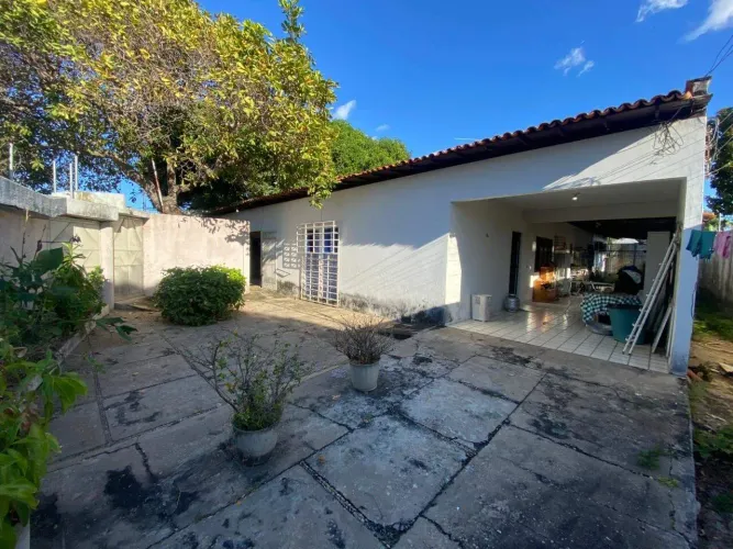 Casa residencial à venda no Ininga, em Teresina  354 m²