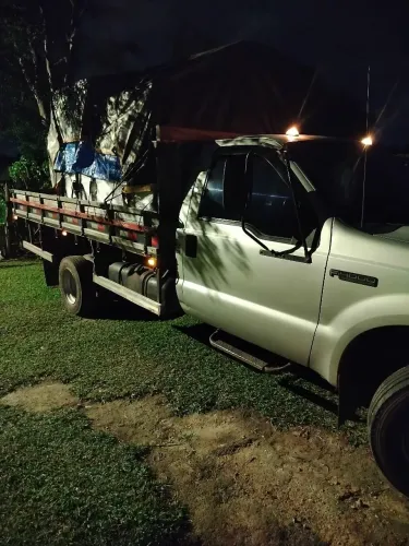 Caminhão Ford F4000 prata