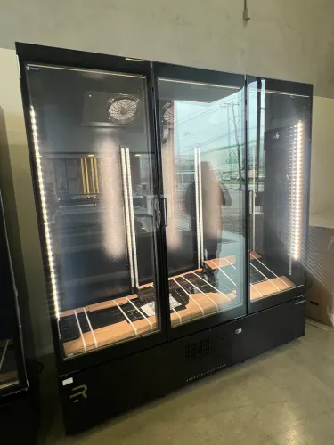 Cervejeira expositora 3 portas 1860L linha premium - REFRIMATE - nova pronta entrega