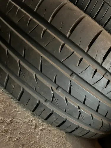 Pneu 245 45 20 Kumho sem defeitos 