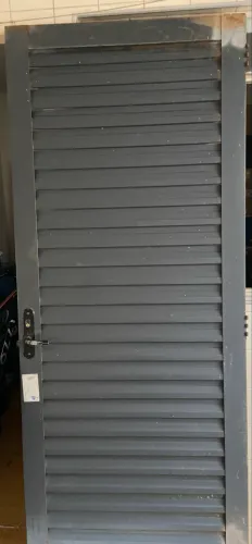 porta metálica