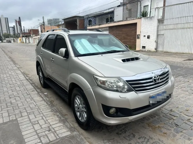 Toyota Hilux SW4 SRV D4-d 4X4 3.0 TDI Dies. AUT 2014