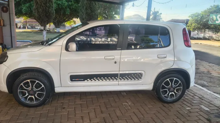Fiat Uno Sporting 1.4 EVO Fire Flex 8V 4P 2013