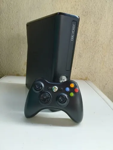 Xbox 360 slim desbloqueado completo com 1 controle original Microsoft