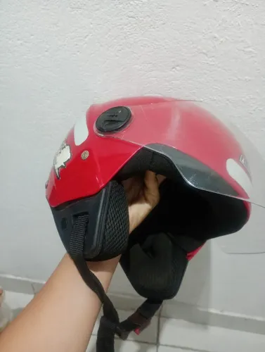 Capacete em ótimo estado de uso pessoal 
