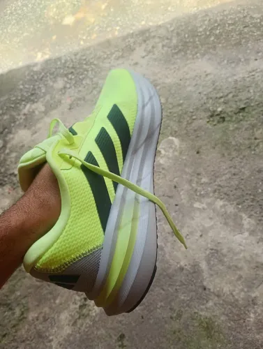 Tênis Adidas original , muito novo usado apenas 2 vezes