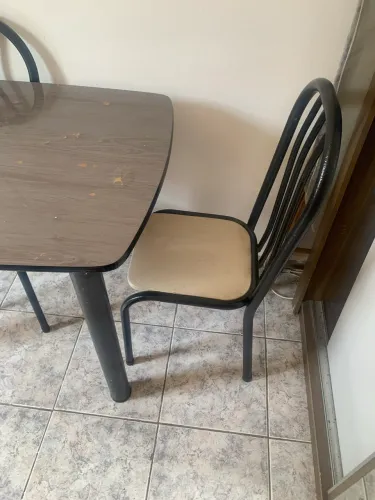 Mesa de jantar com 4 cadeiras