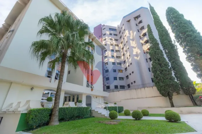 Cobertura Clássica com Piscina e Vista Privilegiada no Bigorrilho, Curitiba
