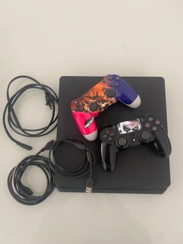 Vende-se ps4 slim 500gb,2 controle todos os cabos bem conservado