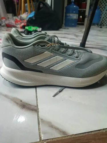 Vendo esse Dênis original nunca usado n 38 faço entrega com taxa chama *