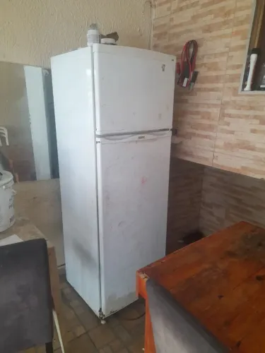 Geladeira Dako duas portas freezer e geladeira 