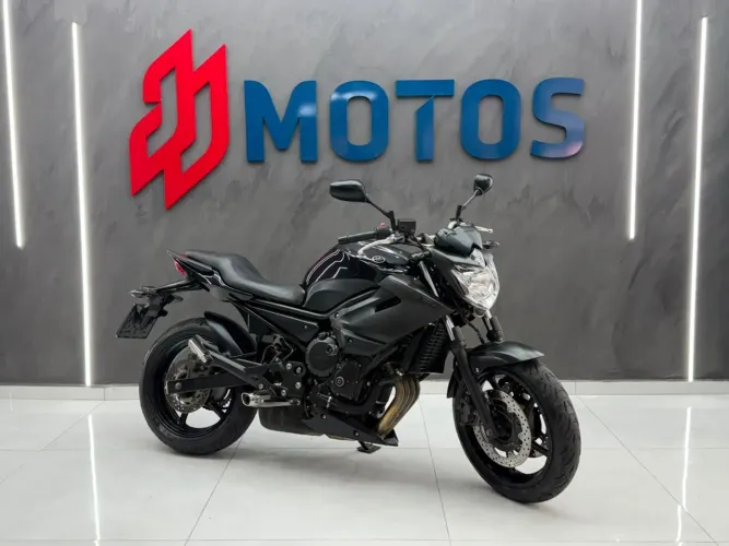 XJ6 N N PRETA 2015/2015