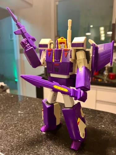 Masterpiece Blitzwing / ST-01 Commander V2 | Star Toys