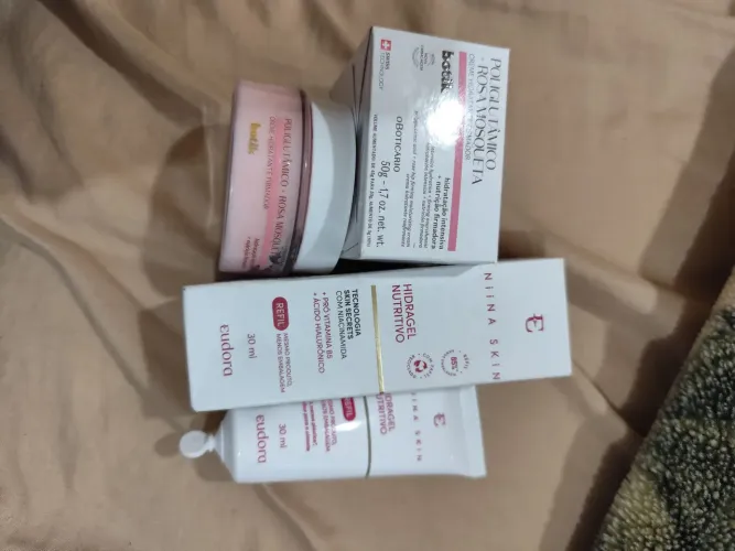 Kit skincare boticário Poliglutamico rosa mosqueta e Eudora hidragel