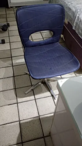 Vende-se LINDA cadeira giratória