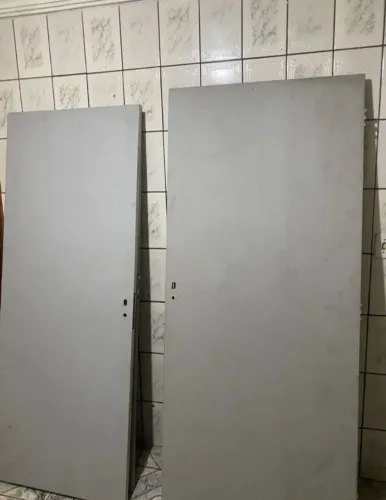 Vendo duas portas em ótimo estado