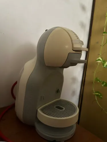 Cafeiteira Dolce Gusto + Porta Capsulas