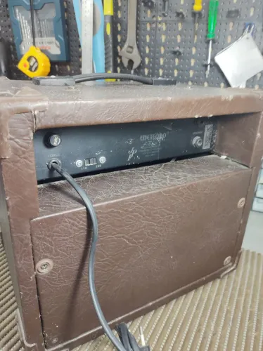 Cubo meteoro para violão