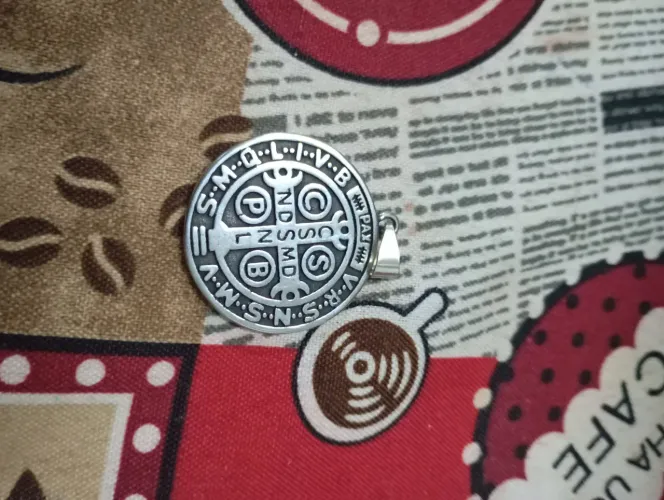 Medalha de aço cirúrgico 316l São Bento do inúrcia