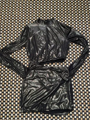 Vestido com fenda na lateral da barriga, nunca usado, na etiqueta! ficou grande