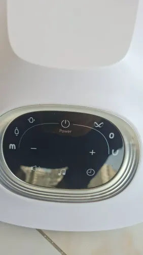 ?Cadeira de Balanço Elétrica Bebê Momcozy (Com Suporte de Brinquedos e Painel Touch)