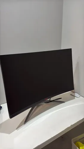 Monitor AGON AOC 32?