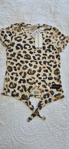 Blusa oncinha CK nova