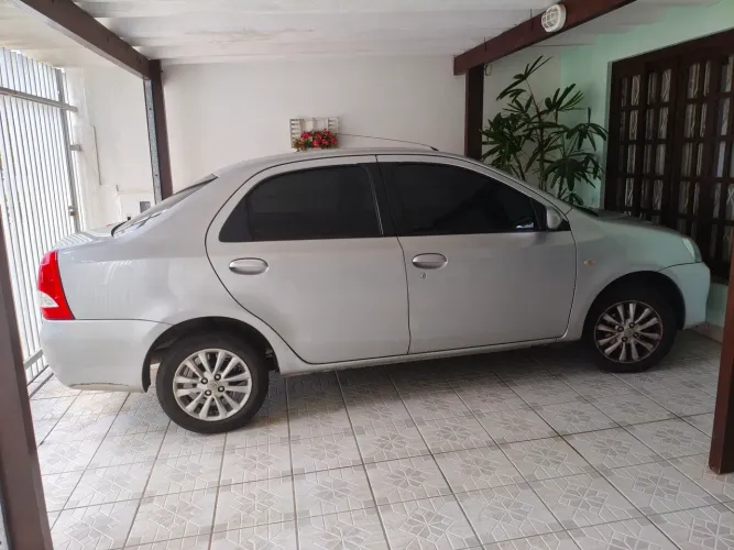 Toyota Etios XLS Sedan 1.5 Flex 16V 4P Mec. 2013
