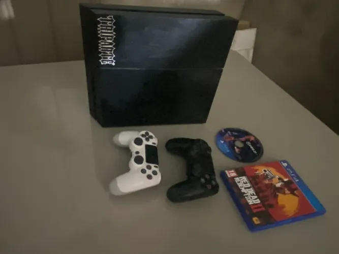 PlayStation 4 Fat CUH-12 + 2 Controles + Red Dead Redemption 2 - Perfeito Estado
