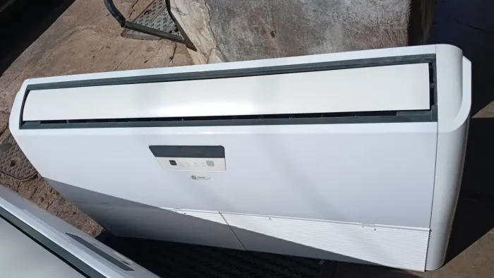 AR CONDICIONADO PISO TETO SEMI NOVO 25 MIL BTUS  $ 2.500, CONTATO: * VALDIANO 