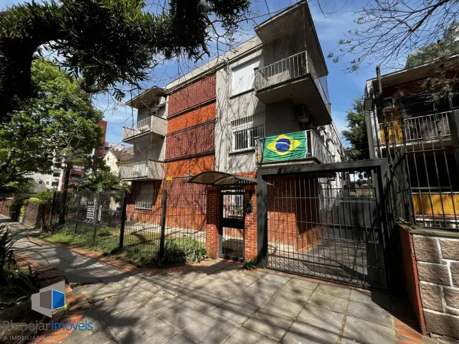 Apartamento térreo de 2 quartos e 1 vaga de garagem no bairro Petrópolis
