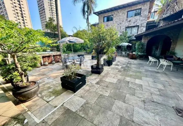 CASA/ESTÚDIO EM SÃO CONRADO!