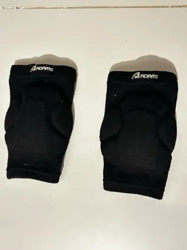 Joelheira de goleiro usada