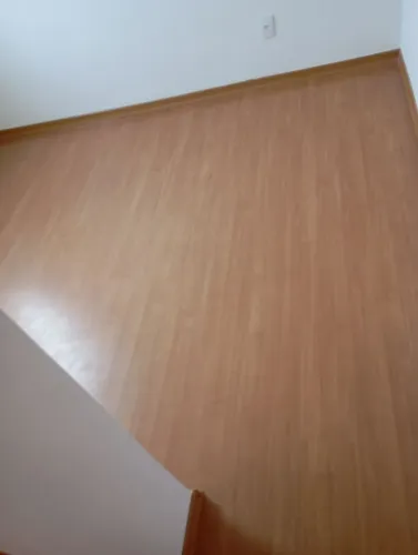 Piso vinílico usado,20 reais o metro ,tem 10 metros 