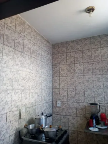 Vende se uma casa grande no vale das pedrinhas