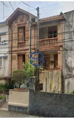 Sobrado geminado de um lado com 3 dormitórios para alugar no Embaré
